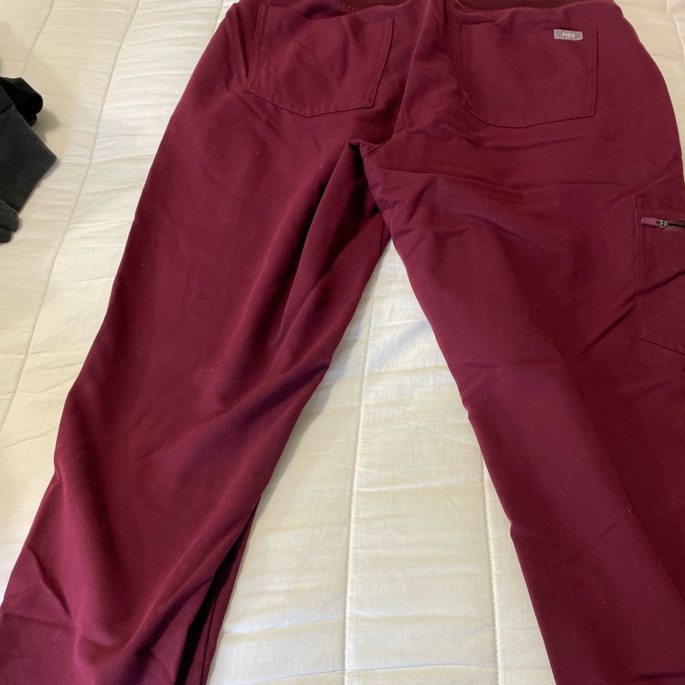 FIGS maroon color jogger style scrub pants.EUC